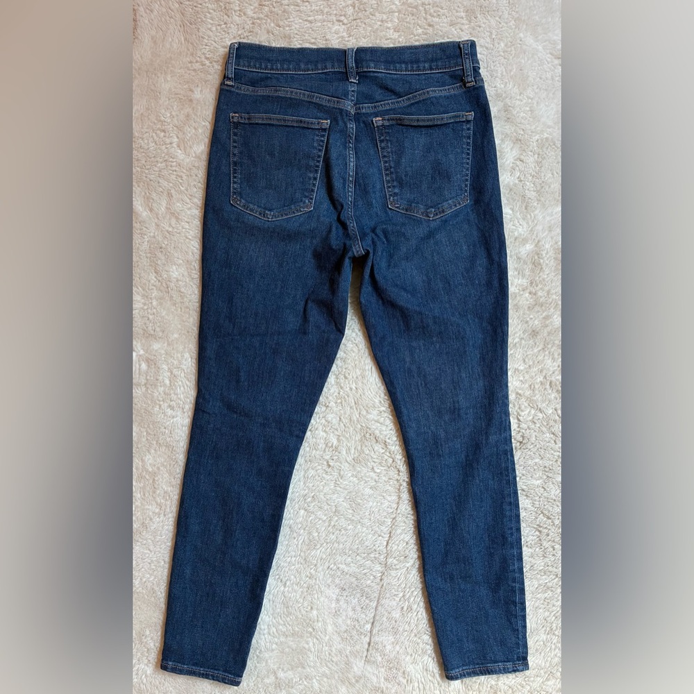 Gap's High Rise True Skinny Jeans in Dark Wash - Picture 7 of 8